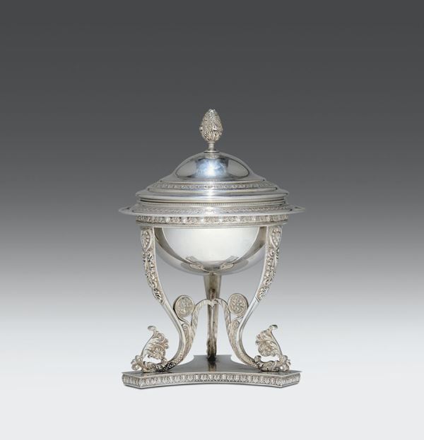 Zucchera in argento a tripode, Venezia XIX secolo punzoni in uso dal 1825 al 1872 e dell’argentiere (non identificato)