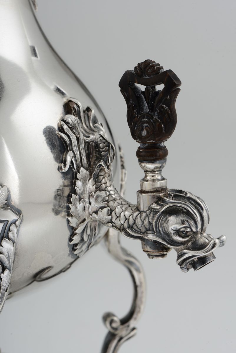 Samovar in Argento Fuso, Sbalzato, Cesellato e Ebano Tornito e Scolpito, Francia XIX - XX Secolo,...