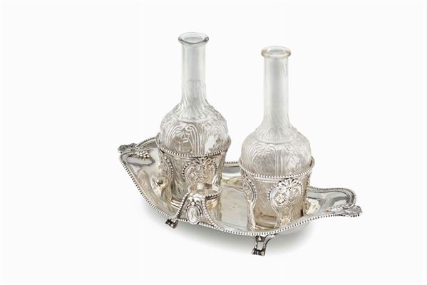 An oil cruet in molten, embossed and chiselled silver, France, 20th century