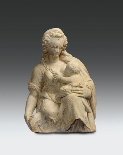 Scultura in Marmo Raffigurante Madonna con Bambino. Scultore Francese della Scuola di Fontainbleu...