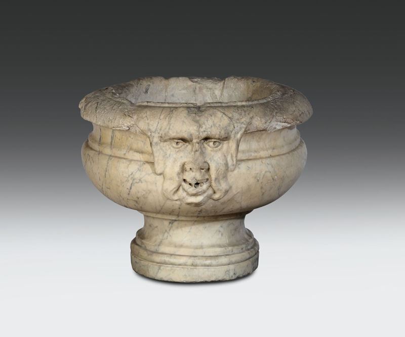 Grande vaso ovale in marmo scolpito, arte rinascimentale veneta o toscana, fine del XVI secolo  - Asta Scultura e Oggetti d'Arte - Cambi Casa d'Aste