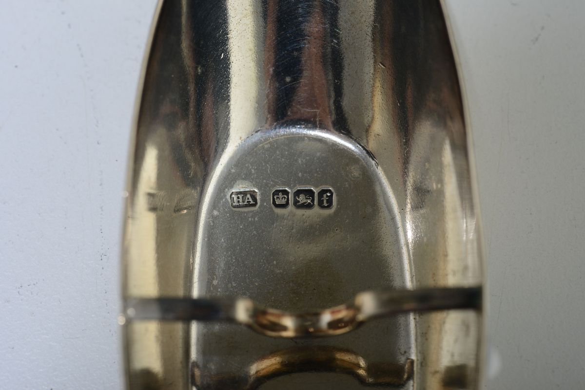 Dodici Vaschette in Argento Sterling Fuso, Sbalzato e Dorato, Inghilterra XIX Secolo, Punzoni del...