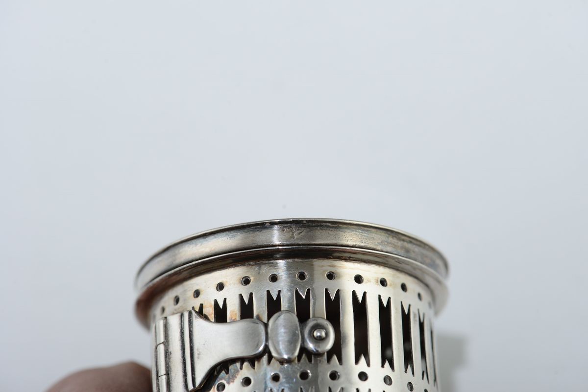 Stoppiniera in Argento Sterling Fuso, Sbalzato e Cesellato, Inghilterra XVIII Secolo, Punzoni del...