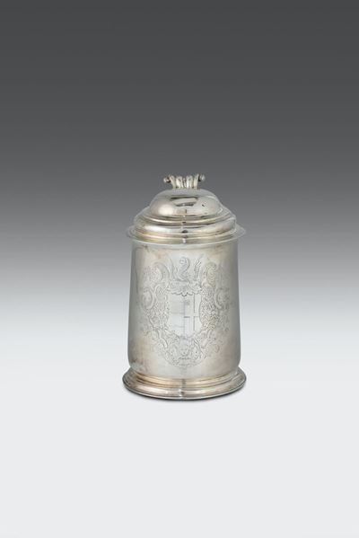 Importante Tankard in Argento Sterling Fuso, Sbalzato e Cesellato, Inghilterra XVIII Secolo, Punz...