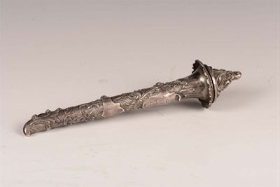 Contenitore in Argento Sbalzato a Pellacce a Forma di Cornucopia, Italia XIX-XX Secolo