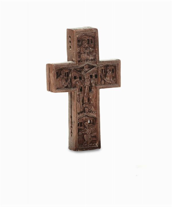 Piccola croce in legno (bosso o corniolo) intagliato da ambo i lati, Arte veneto-cretese o balcanica del XVII secolo