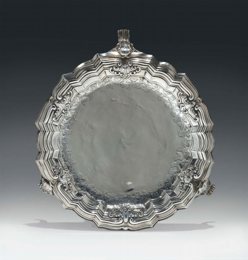 Alzata in argento sbalzato e cesellato. Argentiere del XVIII secolo  - Auction Fine Art - Cambi Casa d'Aste