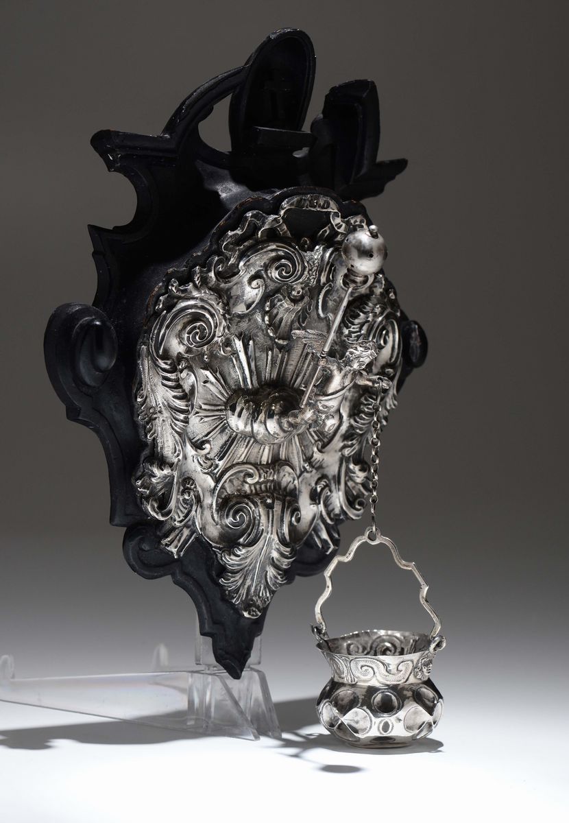 Acquasantiera in Argento Sbalzato e Cesellato con Motivi Fogliacei e a Volute. Napoli XVIII Secol...