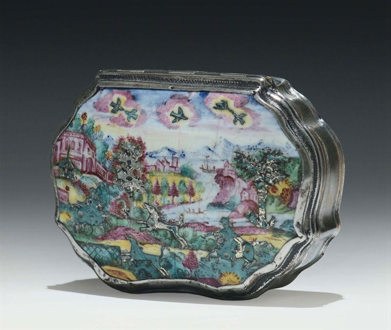 Tabacchiera in argento sbalzato di foggia mistilinea, Impero austriaco-ungarico primo quarto del XVIII secolo  - Asta Antiquariato - Cambi Casa d'Aste