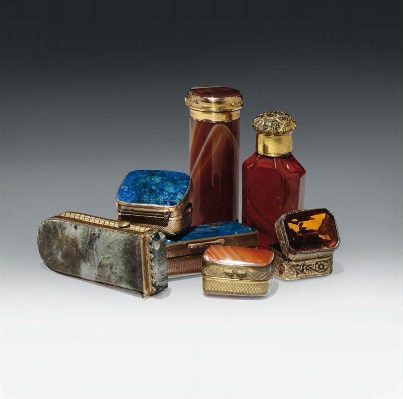 Sette tra flaconi e portapillole in vari materiali, flaconi, Francia XIX secolo  - Asta Antiquariato - Cambi Casa d'Aste