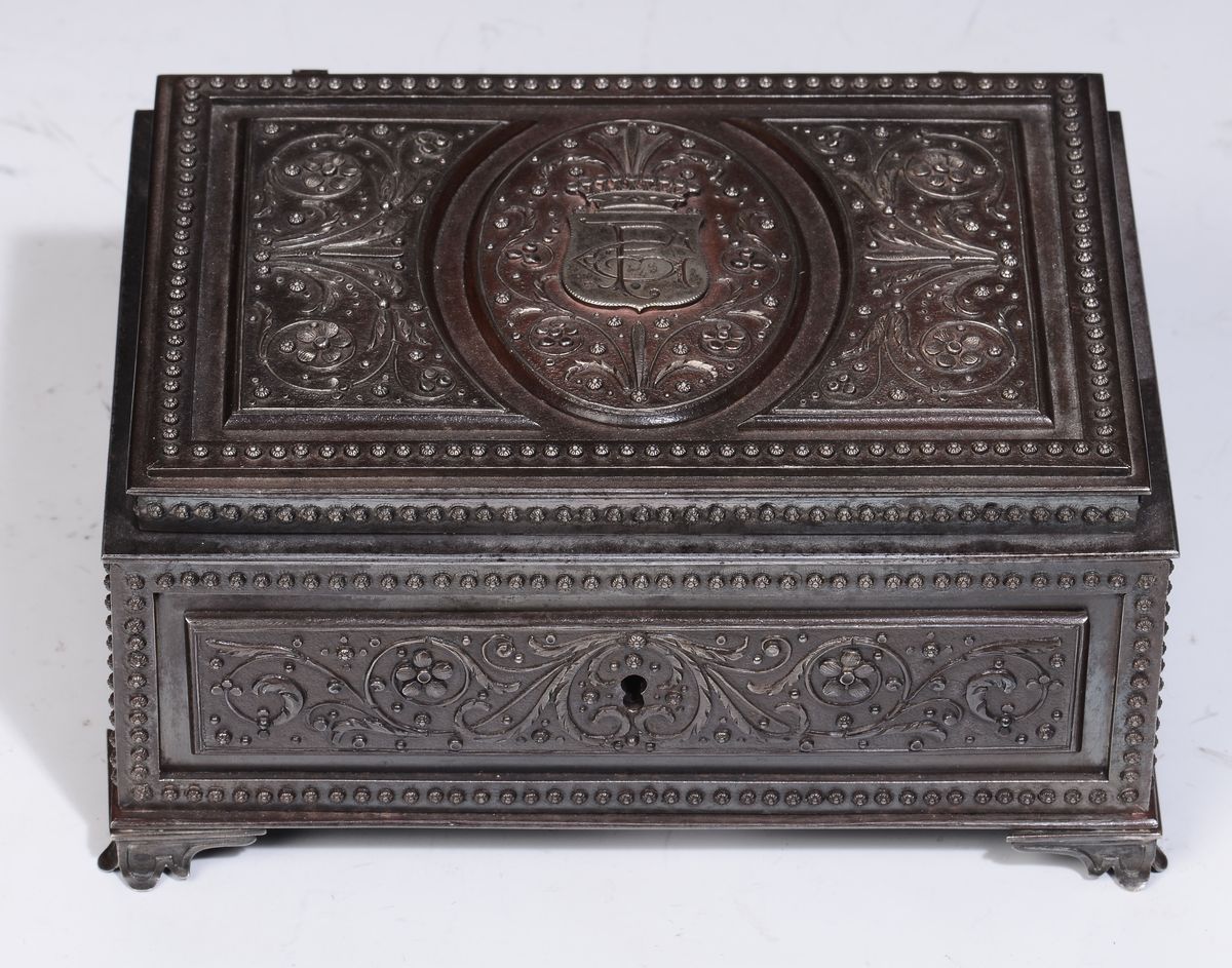 Cofanetto Rettangolare in Ferro Fuso e Cesellato, Firmato Att. Tosetti Vicenza 1904, Arte Italian...