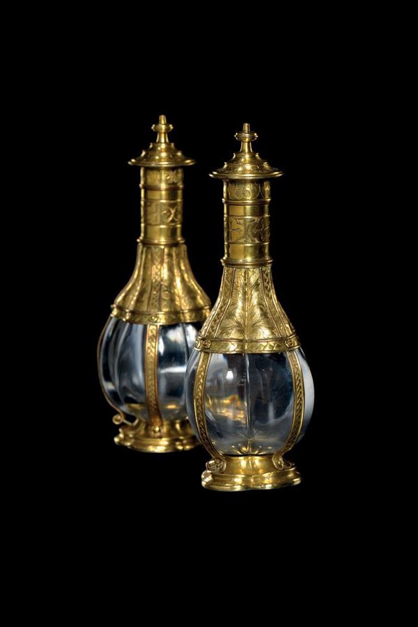 Coppia di ampolle in vetro e finimenti in bronzo e rame dorato, Sud della Germania (Ausburg?) o Praga XVII secolo