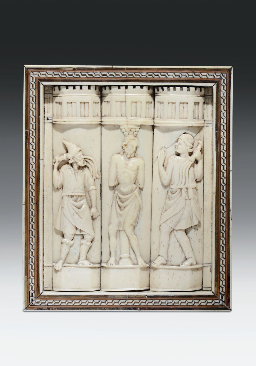Placca Tripartita in Avorio Raffigurante Flagellazione di Cristo. Bottega degli Embriachi, Italia...