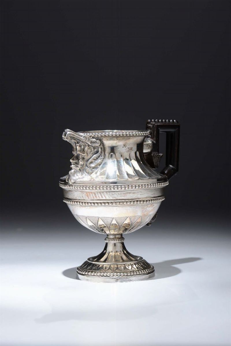 Versatoio in argento sbalzato fuso e cesellato, Roma prima metà del XIX secolo, attribuito a G. Grazioli  - Asta Argenti da Collezione - Cambi Casa d'Aste