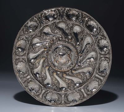 Vassoio da Parata in Argento Sbalzato e Cesellato di Forma Circolare, Saggiatore Zuanne-contini, ...