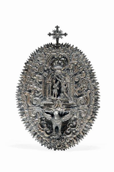 Importante Acquasantiera in Argento Riccamente Sbalzato e Cesellato. Napoli 1619-1658