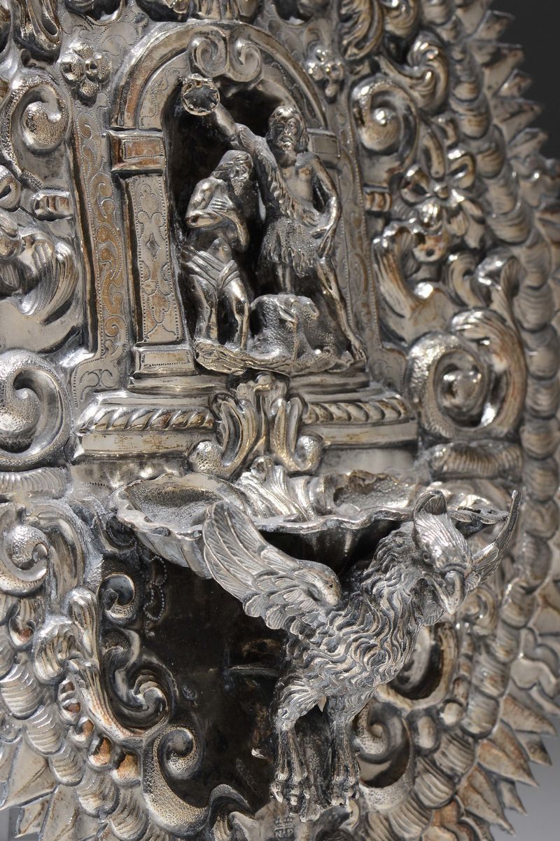 Importante Acquasantiera in Argento Riccamente Sbalzato e Cesellato. Napoli 1619-1658