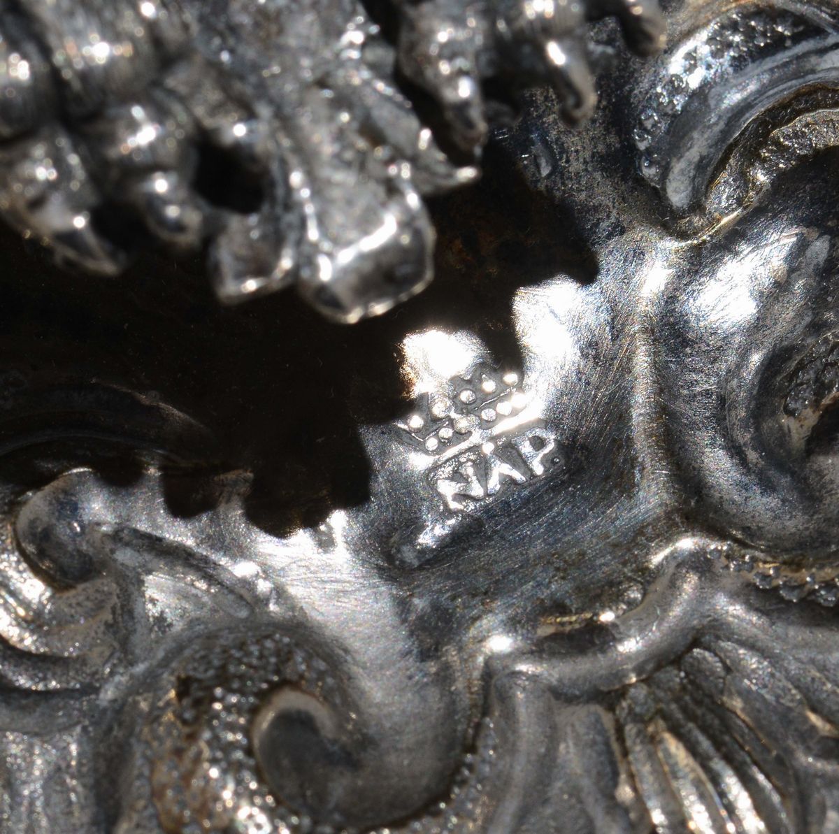 Importante Acquasantiera in Argento Riccamente Sbalzato e Cesellato. Napoli 1619-1658