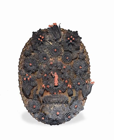 Acquasantiera in Rame Dorato, Filigrana D'argento e Corallo, Argentiere Siciliano della Fine XVII...