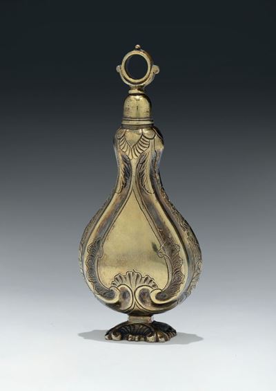 Vinaigrette a Forma di Fiaschetta in Bronzo Dorato e Cesellato con Motivi a Volute. Europa, Germa...