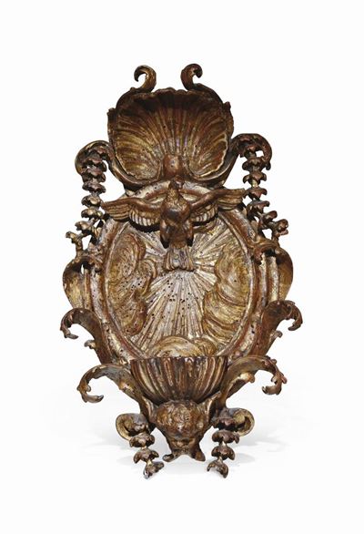 Acquasantiera in Legno Riccamente Intagliato con Motivi a Volute e Conchiglie. Italia Inizio del ...