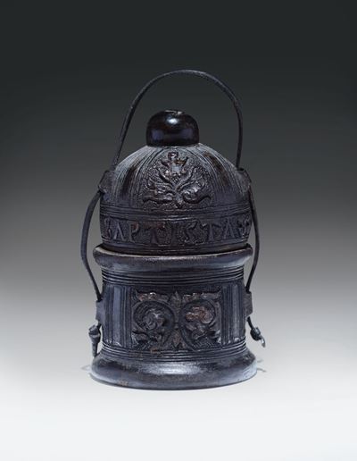 Contenitore di Forma Cilindrica con Coperchio a Cupola in Legno Rivestito in “cuir Boulli”. Itali...