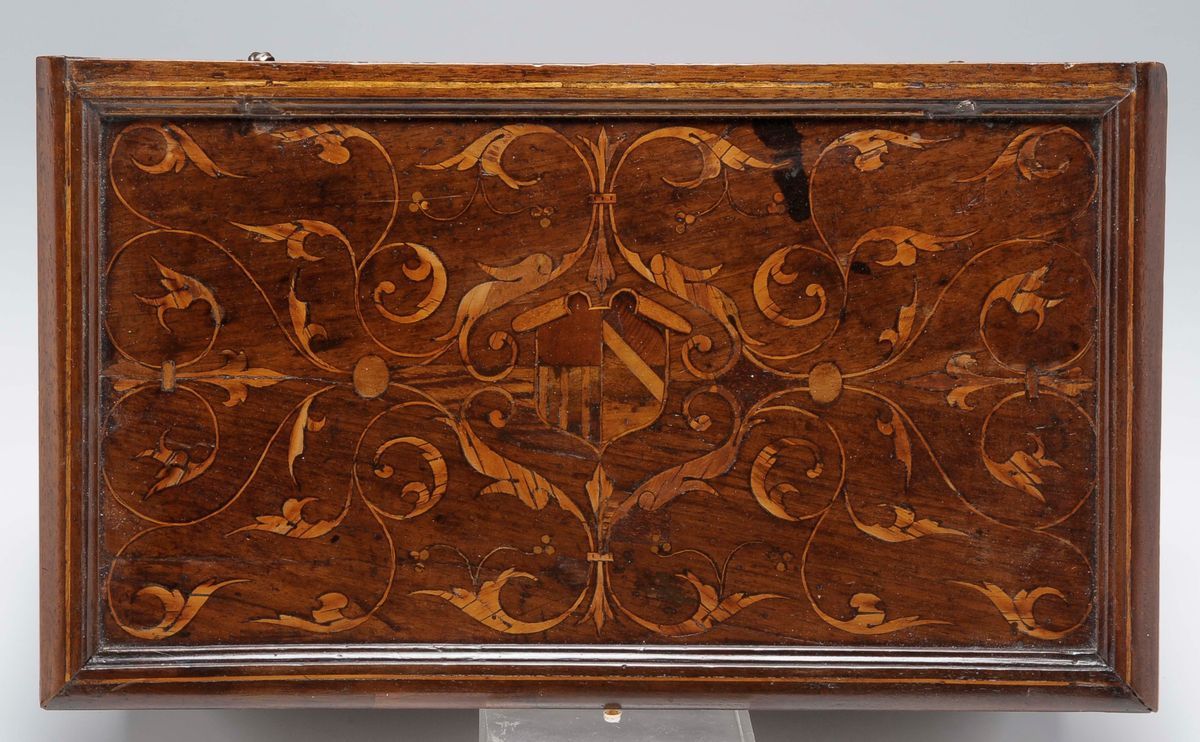 Cassina Rettangolare in Legno di Noce Intarsiata con Varie Essenze. Italia Centrale, Emilia (?) X...