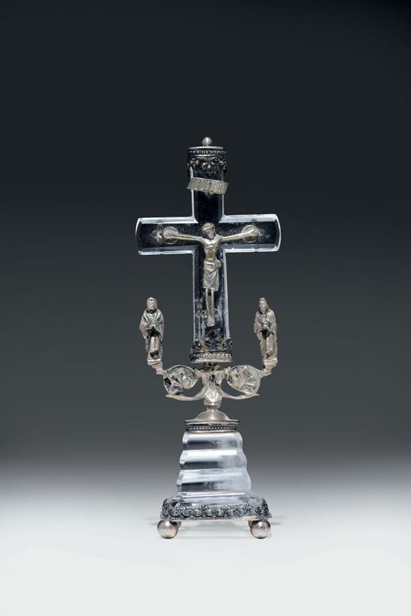 Croce da tavolo in argento dorato e cristallo di rocca, Germania o Spagna XVIII secolo