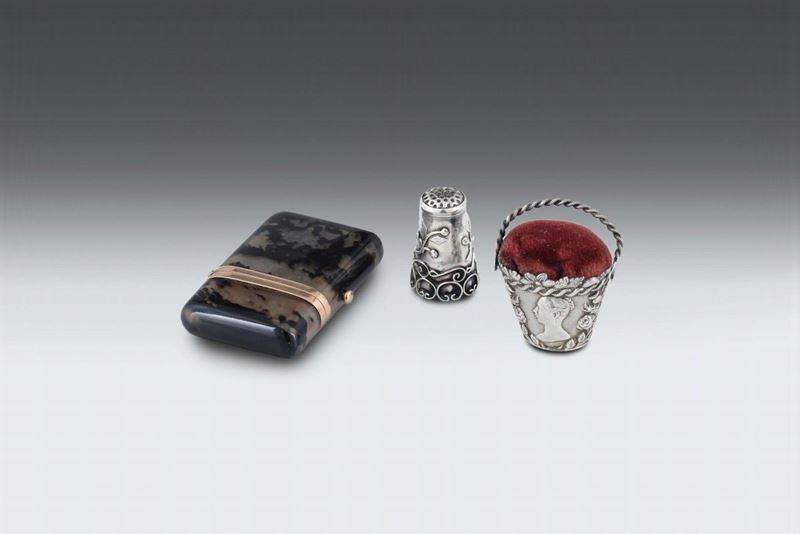 Punta spilli in argento vittoriano e ditale in argento  - Asta Antiquariato - Cambi Casa d'Aste