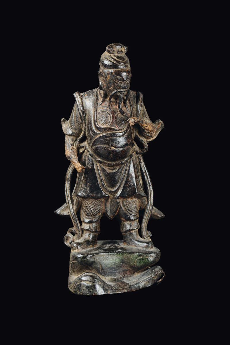 Figura di Guandi in bronzo, Cina, Dinastia Ming, XVII secolo  - Asta Fine Chinese Works of Art - Cambi Casa d'Aste