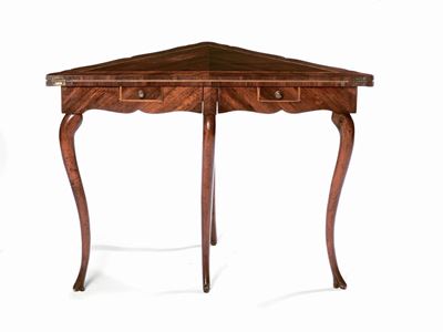Tavolino da Gioco Luigi XV Triangolare Apribile Lastronato in Violetto e Filettato in Bois De Ros...