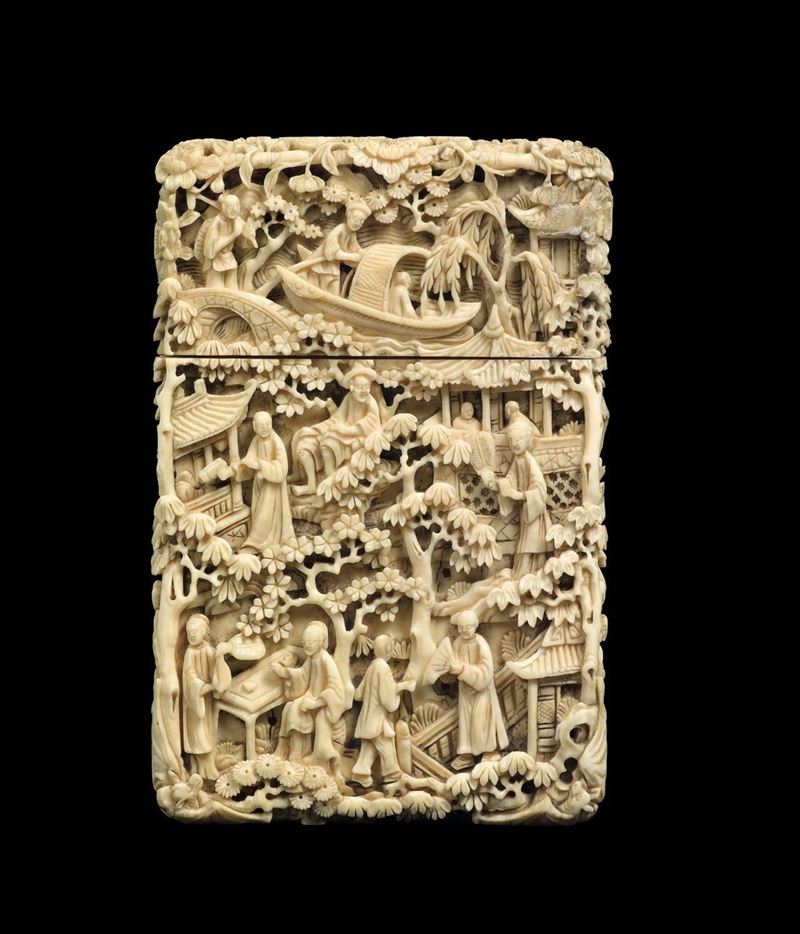 A carved ivory card case with common life scenes, Canton, China, Qing Dynasty, 19th century  - Auction Fine Chinese Works of Art - Cambi Casa d'Aste