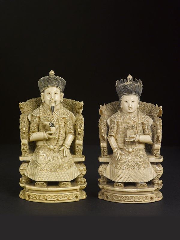 Coppia di imperatori su trono scolpiti in avorio, Cina, inizio XX secolo
