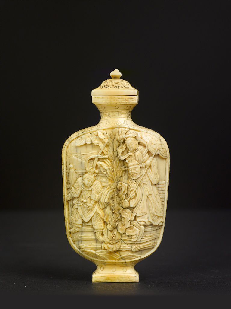 Snuff Bottle in Avorio con Raffigurazioni di Saggi, Cina, Dinastia Qing, XIX Secolo