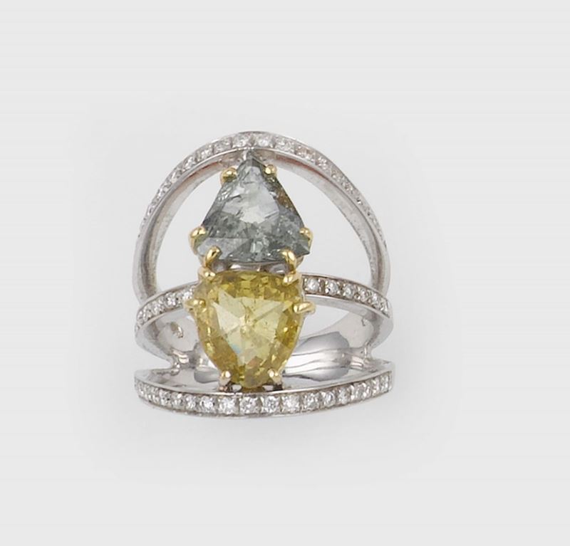 Anello con diamanti colorati, trattati  - Asta Jewels - II - Cambi Casa d'Aste