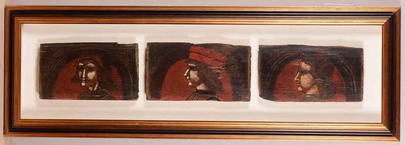 Tre tavole in legno da soffitto raffiguranti busti in policromia  - Auction Fine Art - Cambi Casa d'Aste