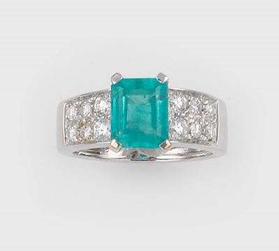 Anello con Smeraldo e Diamanti