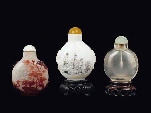 Tre snuff bottle in vetro diverse, Cina, Dinastia Qing, XIX secolo