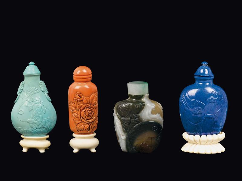 Quattro snuff bottles: una in turchese, una in corallo, una in agata ed una in lapislazzuli, Cina, Dinastia Qing, XIX secolo  - Asta Fine Chinese Works of Art - Cambi Casa d'Aste