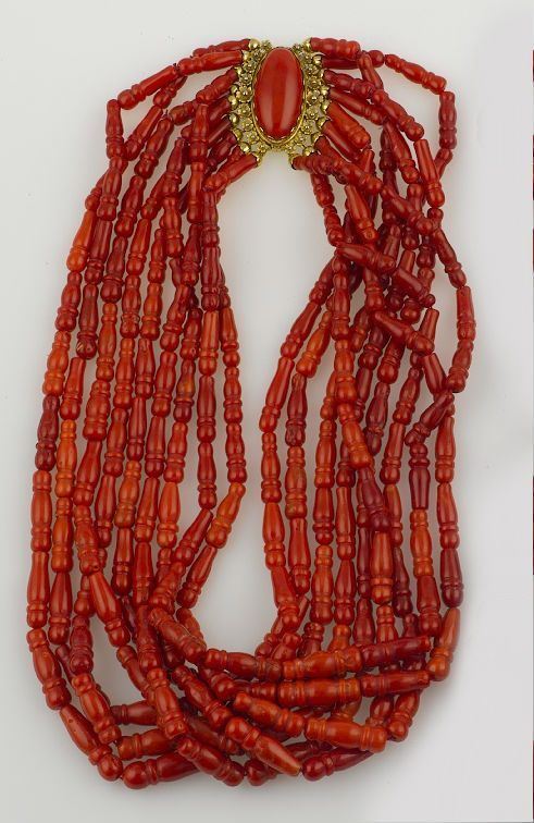 A six rows coral necklace
