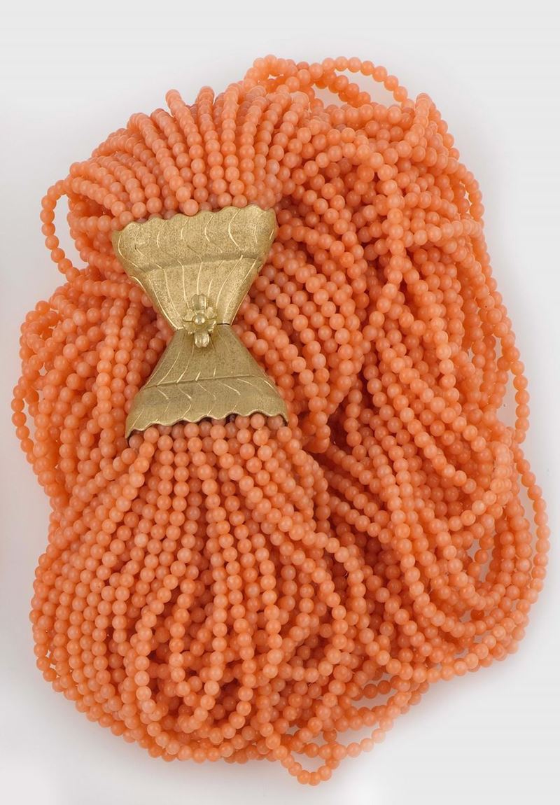 A multi-stand coral necklace  - Auction Jewels - II - Cambi Casa d'Aste