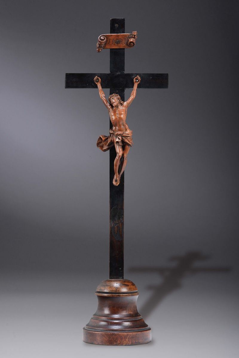 A boxwood figure of Christ and an ebonised pearwood crucifix. Baroque sculptor from northern Italy or from over the Alps active during the 18th century  - Auction Sculpture and Works of Art - Cambi Casa d'Aste