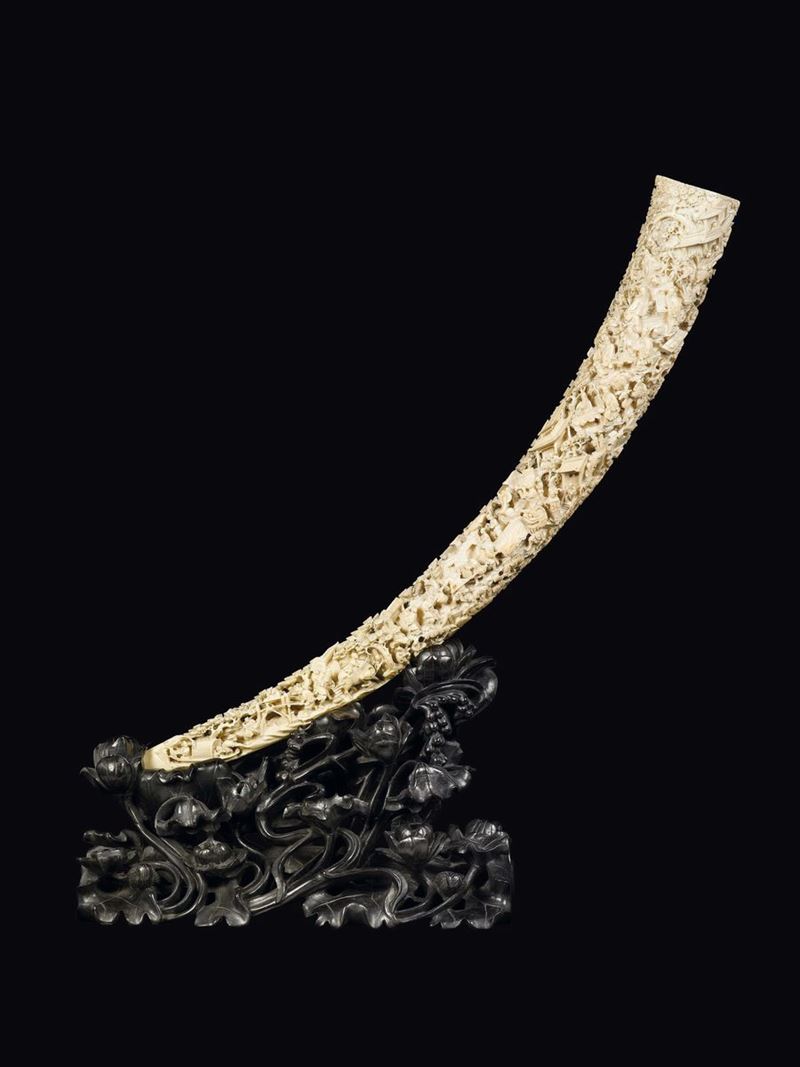 Gruppo finemente scolpito in avorio con scene di vita comune, Cina, Canton, Dinastia Qing, XIX secolo  - Asta Fine Chinese Works of Art - Cambi Casa d'Aste