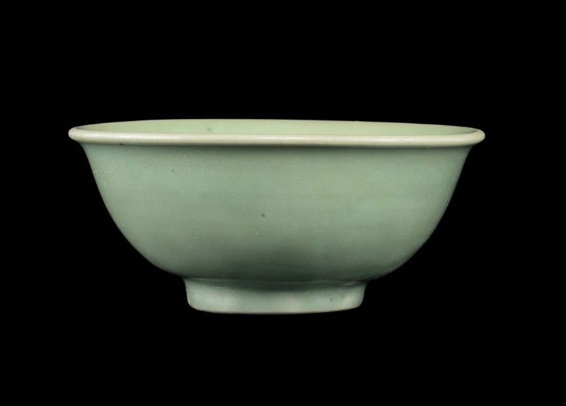 A Guan type stoneware cup, China, Song Dynasty (960-1279)  - Auction Fine Chinese Works of Art - Cambi Casa d'Aste