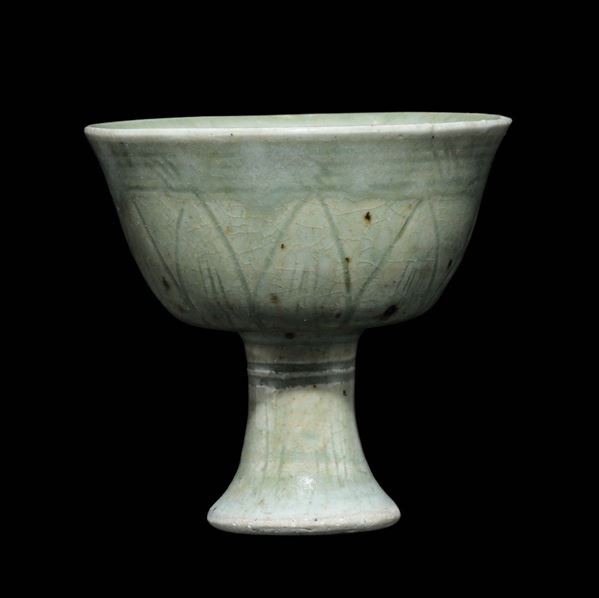 A Longquan Celadon porcelain cup, China, Yuan/Ming Dynasty, 14th century