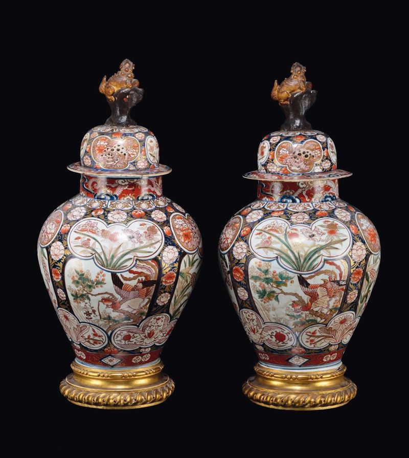 A group made by a pair and a single Imari porcelain potiches and cover on gilt bronze bases, Japan, 18th century  - Auction Fine Chinese Works of Art - Cambi Casa d'Aste