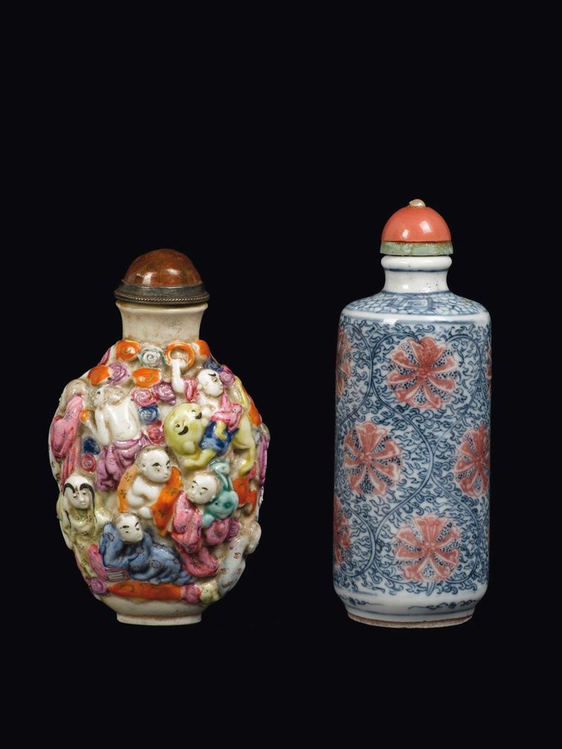 Two different porcelain snuff bottles: one Famille-Rose with wise men in relief and one blue and white underglazed iron red, China, Qing Dynasty, 19th century  - Auction Fine Chinese Works of Art - Cambi Casa d'Aste