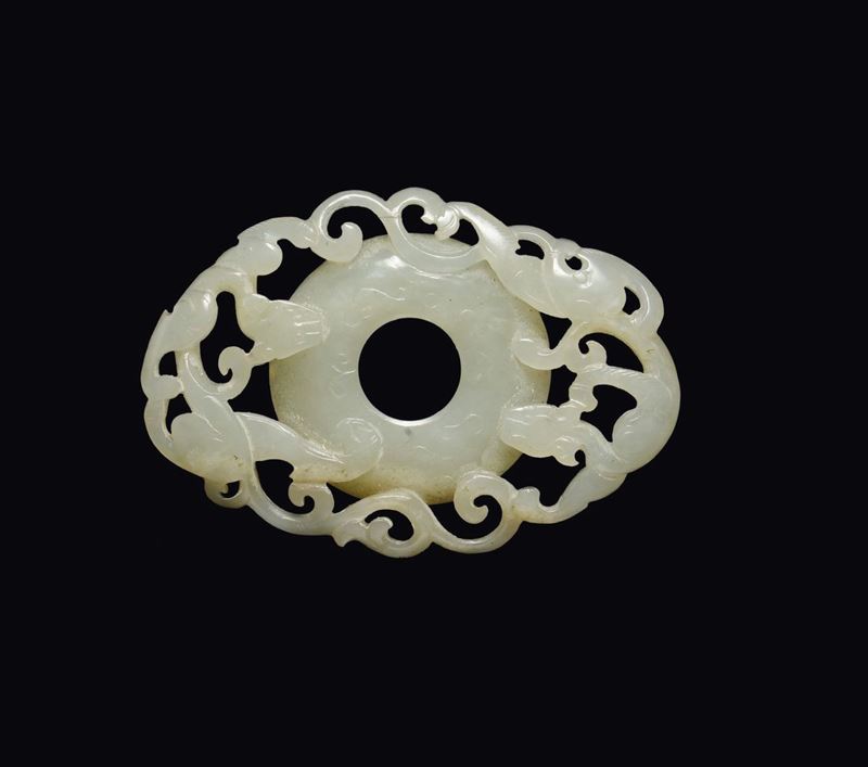 A white jade Pi with fretworked bats, China, Ming Dynasty, 17th century  - Auction Fine Chinese Works of Art - Cambi Casa d'Aste