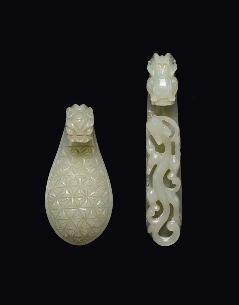Two white jade dragon belthooks, China, Qing Dynasty, 18th century  - Auction Fine Chinese Works of Art - Cambi Casa d'Aste