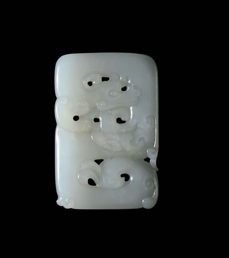 A white jade dragon pendant, China, Qing Dynasty, 18th century  - Auction Fine Chinese Works of Art - Cambi Casa d'Aste